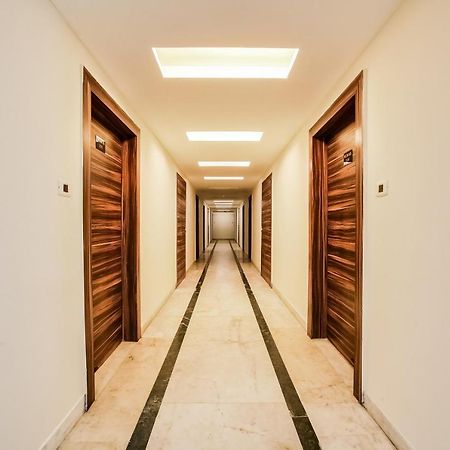 Capital O 61351 Waii International Hotel Bhalukpung ภายนอก รูปภาพ