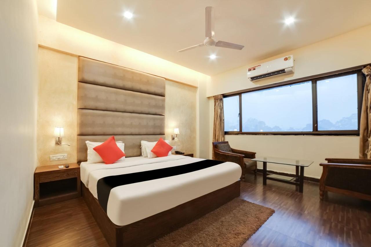 Capital O 61351 Waii International Hotel Bhalukpung ภายนอก รูปภาพ