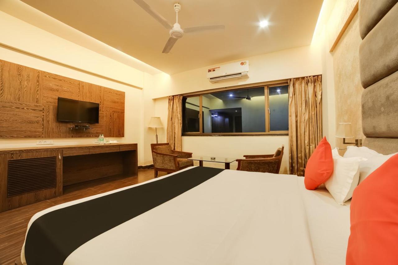 Capital O 61351 Waii International Hotel Bhalukpung ภายนอก รูปภาพ