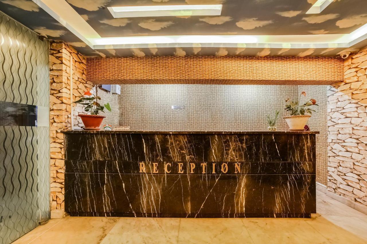 Capital O 61351 Waii International Hotel Bhalukpung ภายนอก รูปภาพ