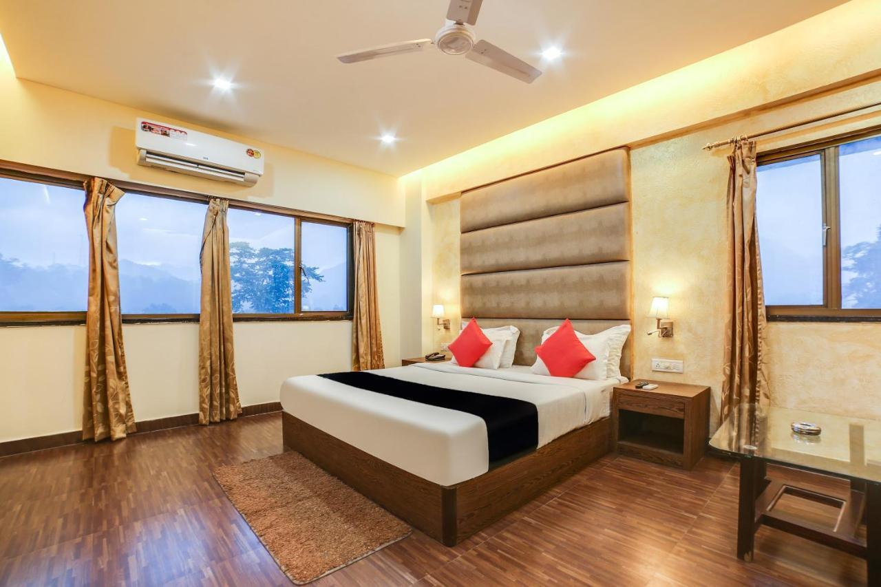 Capital O 61351 Waii International Hotel Bhalukpung ภายนอก รูปภาพ