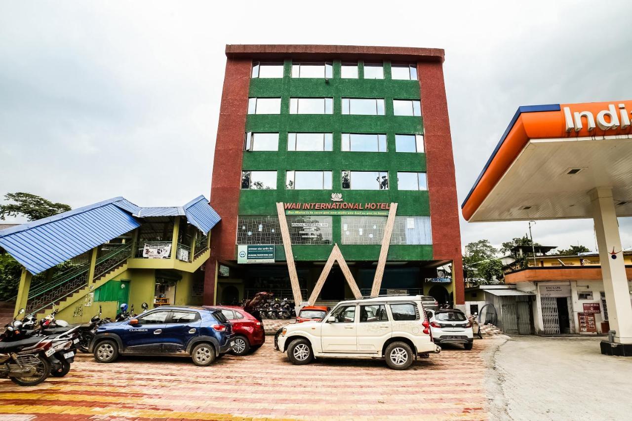 Capital O 61351 Waii International Hotel Bhalukpung ภายนอก รูปภาพ
