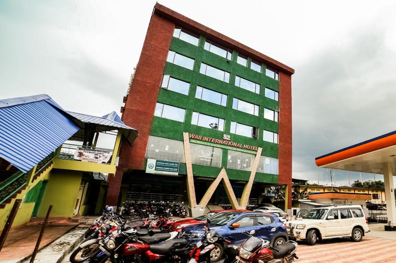Capital O 61351 Waii International Hotel Bhalukpung ภายนอก รูปภาพ